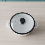 Olla Blanca en Peltre 24 cm con Tapa de Vidrio